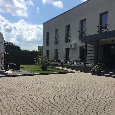 Hotel Vis A Vis Oleśnica Exterior foto